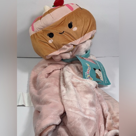 Squishmallows Sawtelle Strawberry Pancakes 30 x 50 Inch Hooded Throw - Picture 5 of 5